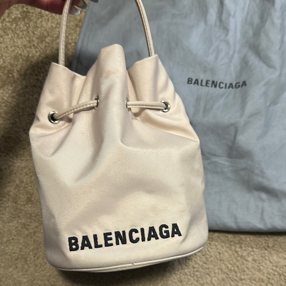 Balenciaga bucket bag xs